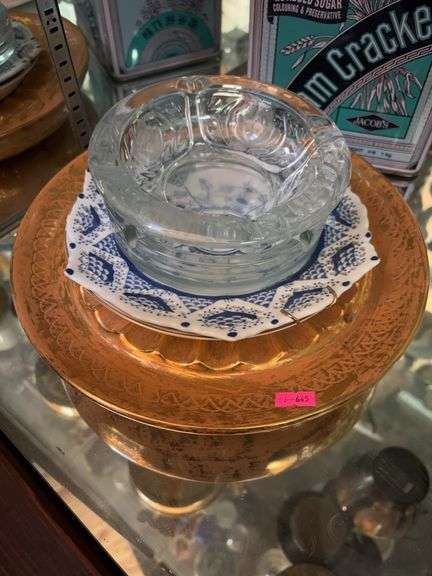 Glass plates and ash tray image