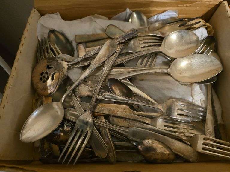 Box of Roger's Victorian Silverplated Flatware image