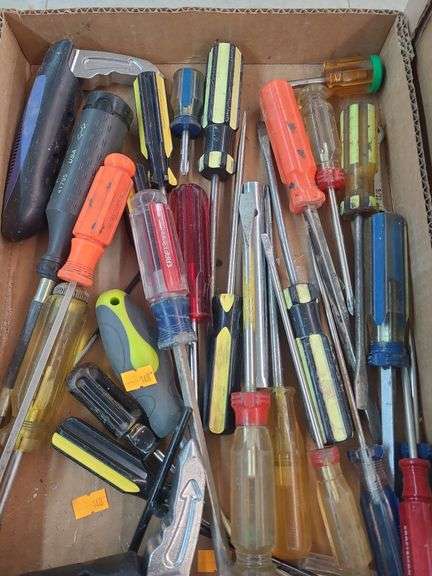 box of Phillips and flathead screwdrivers image