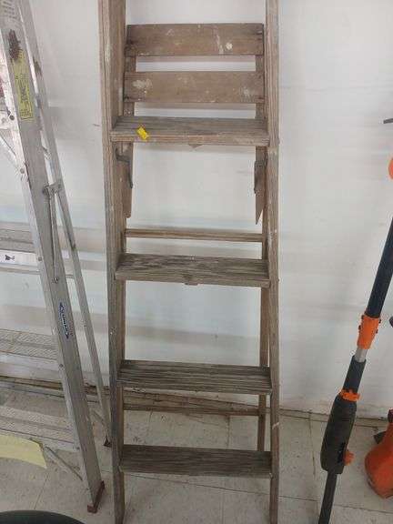 5 foot wooden ladder. image