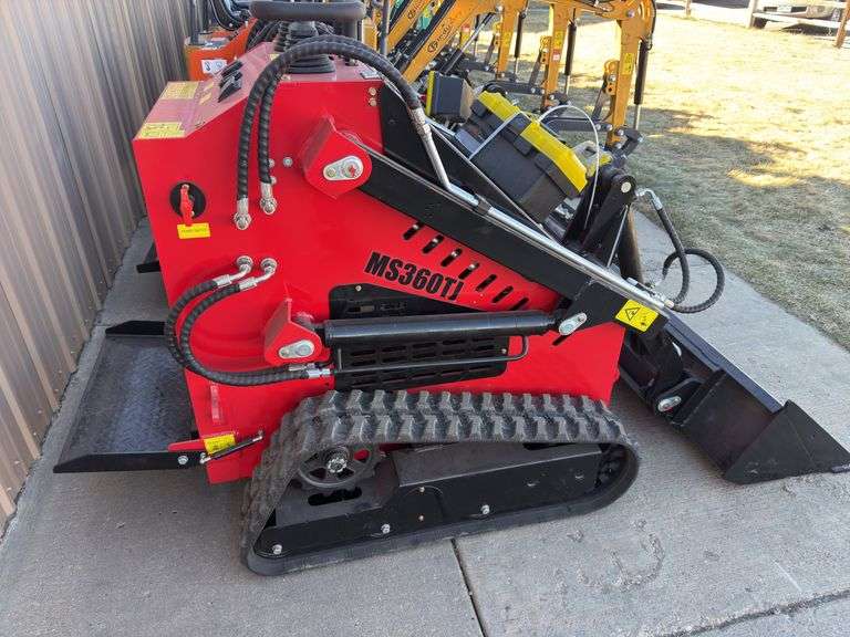 MMS MS360TJ mini skidsteer image