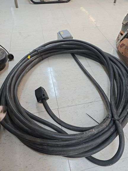 220 cord and plug image