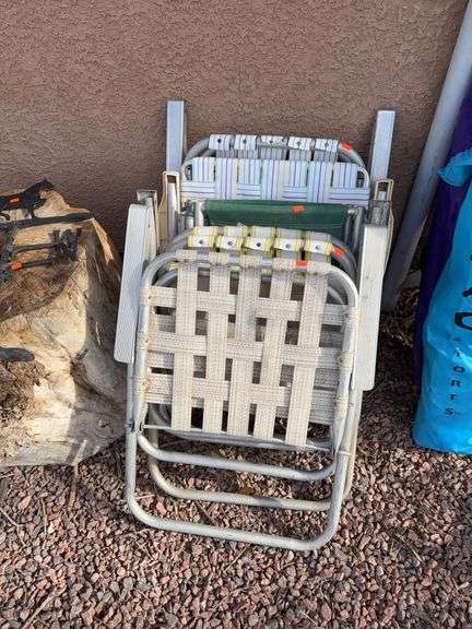 Folding lawn chairs image