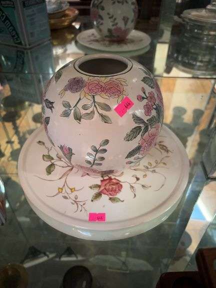 Glass plate and flower vase image