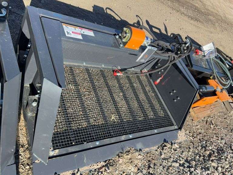 72 inch Skid Steer  hydraulic Screening Bucket image