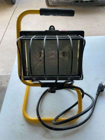 Electric shop light image