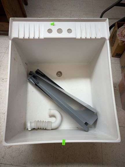 Utilatub with legs image