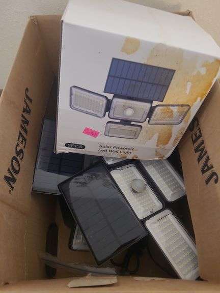 3 solar powered outdoor lights ,1 greadio radio image