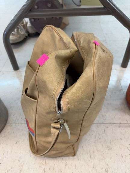 Golf bag with golf balls image