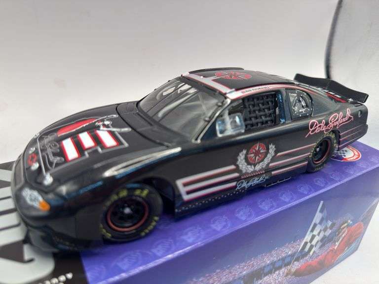 Dale Earnhardt 1:24 Limited Edition Stock Car image