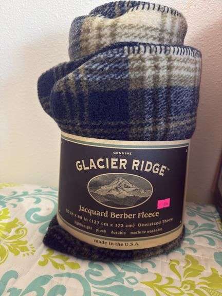 Glacier Ridge berber fleece blanket image