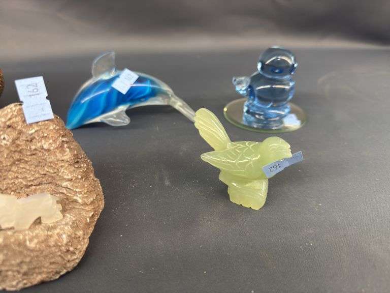 Miscellaneous ornamental nicknacks, recording Glass dolphin, Glass, bird, sculpted, bird, sculpted, dog, green resin stallion, porcelain frog