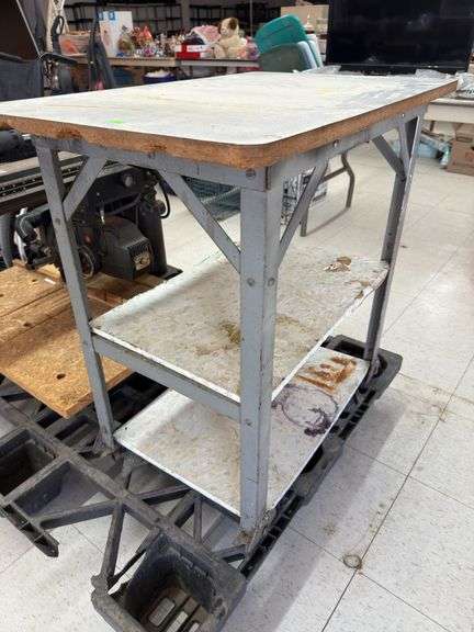 Steel rolling stand with casters image
