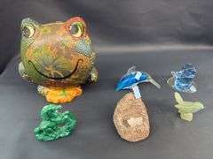 Miscellaneous ornamental nicknacks, recording Glass dolphin, Glass, bird, sculpted, bird, sculpted, dog, green resin stallion, porcelain frog