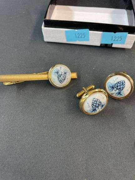 Assorted cuff links