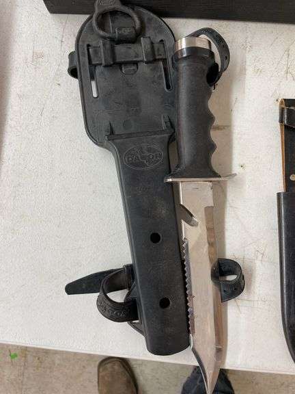 2 knives and a wooden sign.