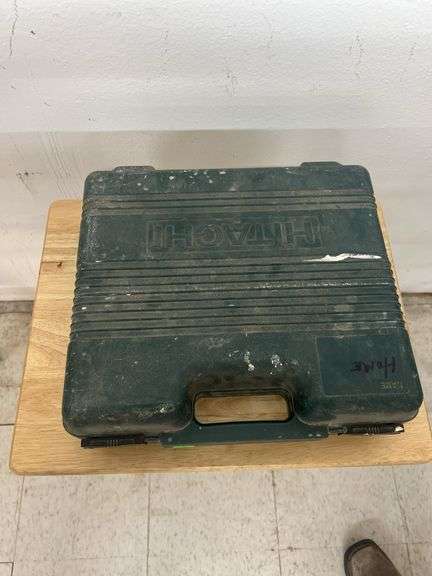 Hitachi N3804A2 Pneumatic Nail Gun in Case