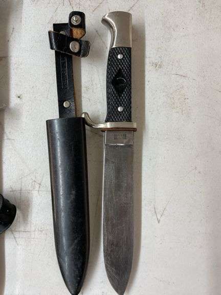 2 knives and a wooden sign.
