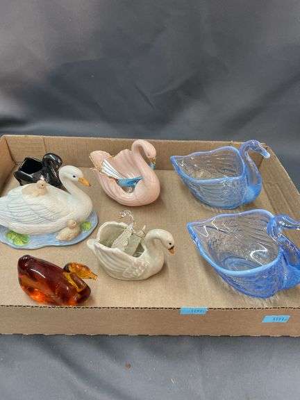 Lot of assorted swans