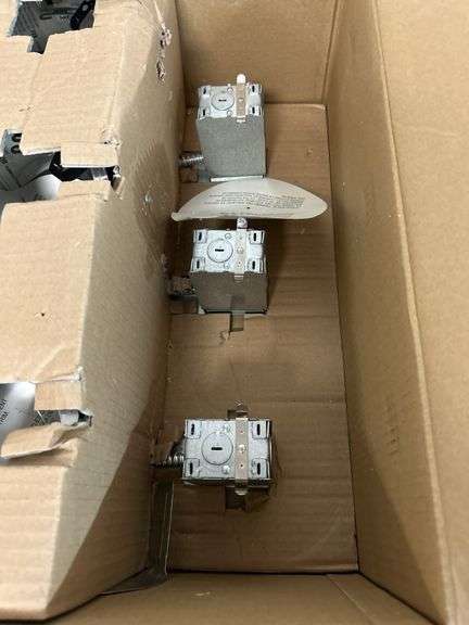 6 in Downlighting 3 in box