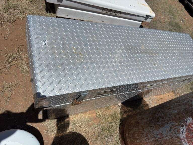 Diamond Plate Aluminum Truck Bed Tool Box with Tools
