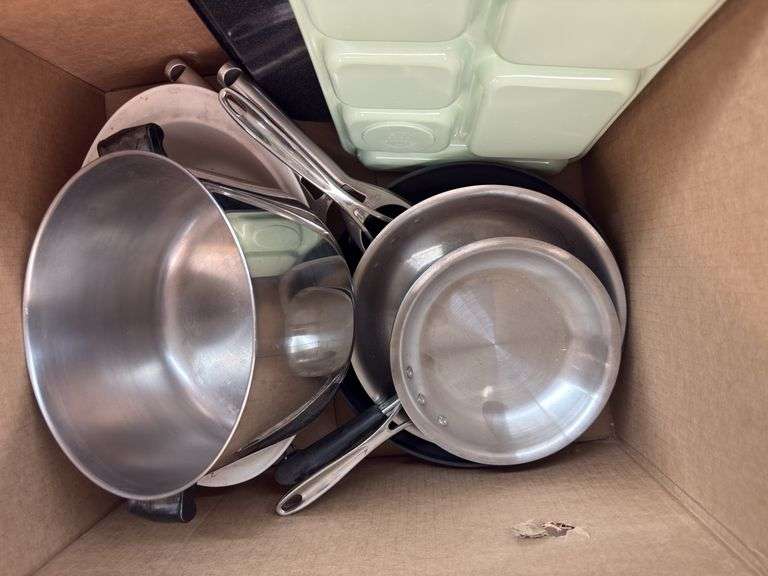 Various kitchen supplies