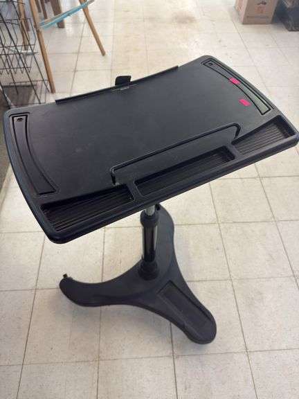 Mobile laptop cart