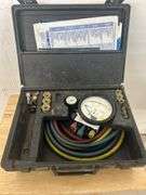 HVAC Manifold Gauge Set with Hoses in Case