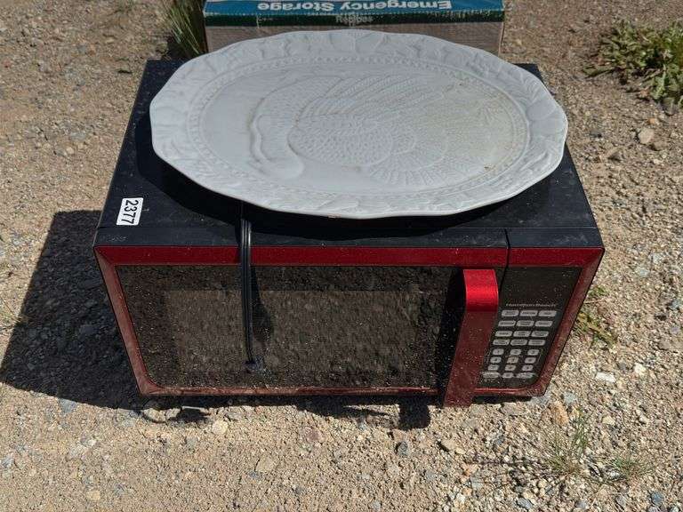 Hamilton Beach Microwave with Plate