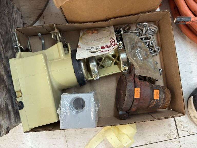 Box of assorted household items image