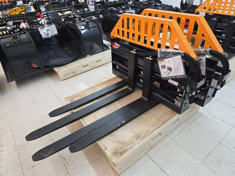 New Wolverine Adjustable Hydraulic Pallet Forks image