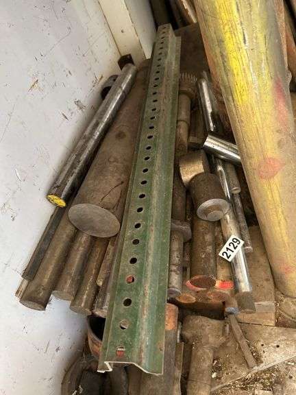 Lot of assorted metal mostly round stock