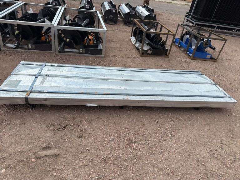 100 pieces of 10FTx3FT corrugated galvanized pro panel new in the crate 24GA image