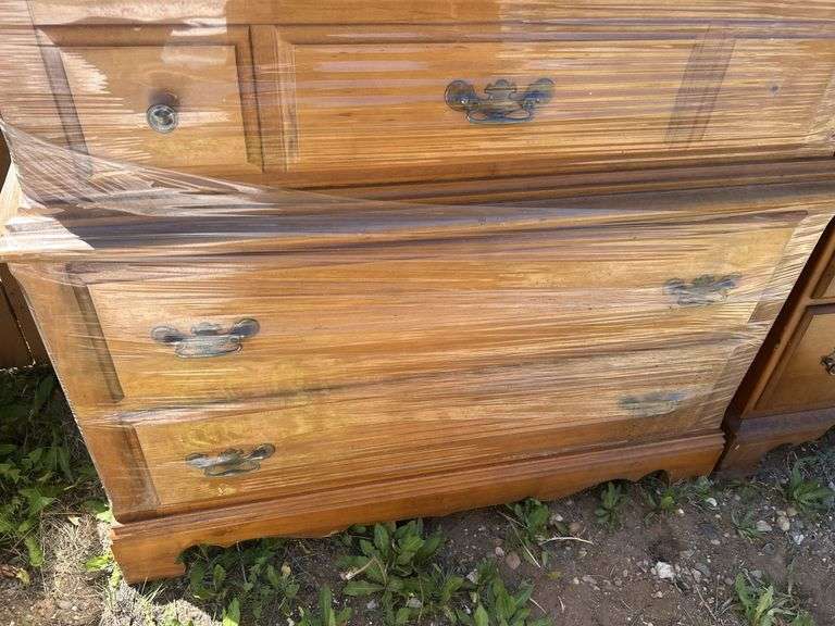 Oak Chest of Drawers
