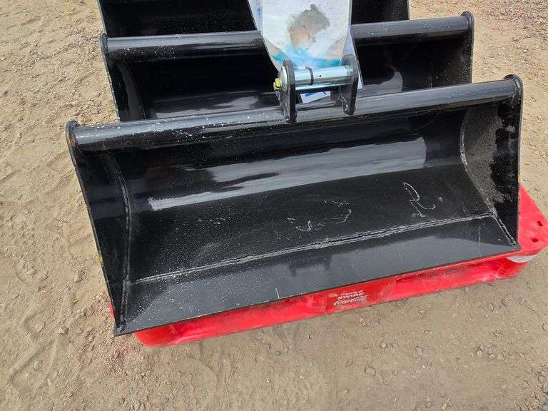 New IREAS 31" Excavator Toothless Bucket image