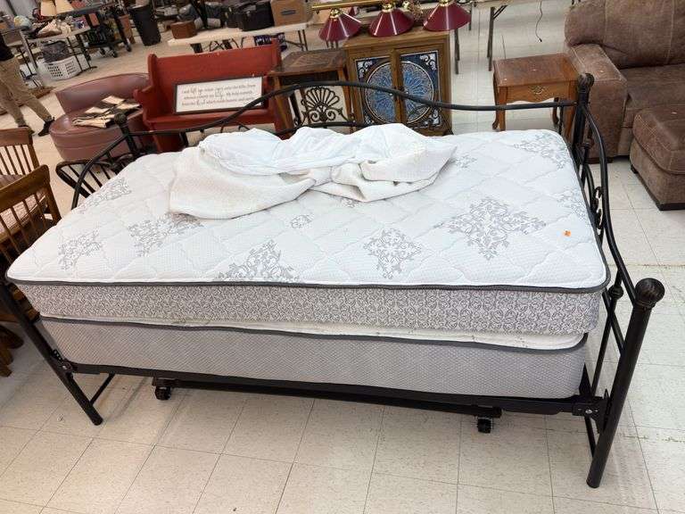 Daybed with trundle and mattress image