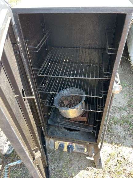 Smoky mountain propane smoker