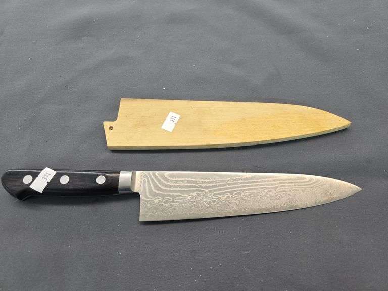 Damascus knife image