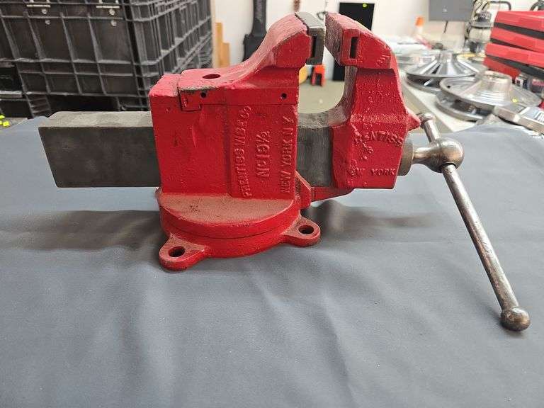 Bench Vise image