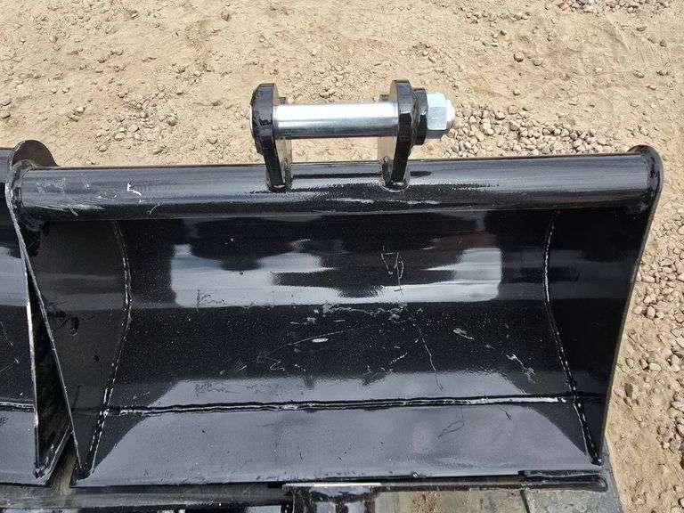 New IREAS 23" Excavator Toothless Bucket image
