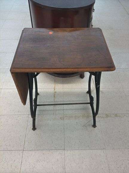 Sewing machine table image