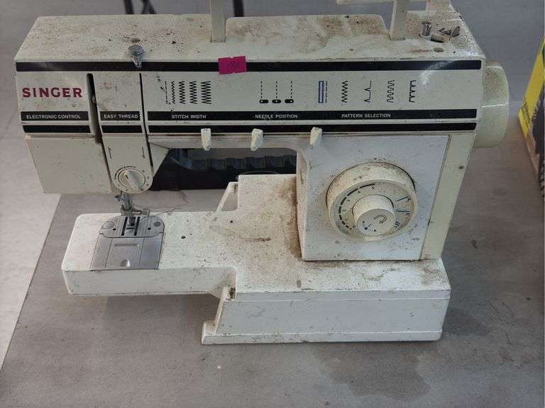 Singer sewing machine image
