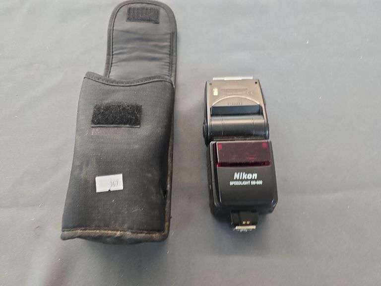 Nikon camera speed light image
