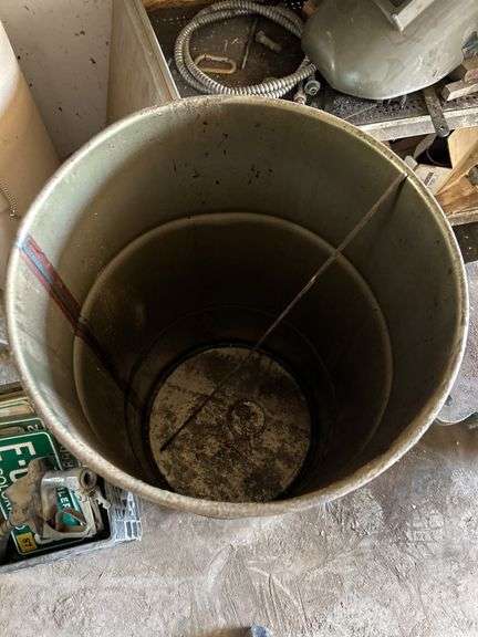Texaco 16 gallon can and spool