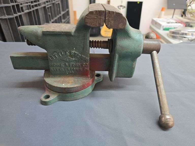 Bench Vise image
