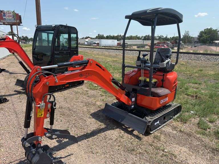 2025 CFG QK20R Mini Excavator — 23 HP Gas, 1-Ton Class, Hydraulic Thumb image