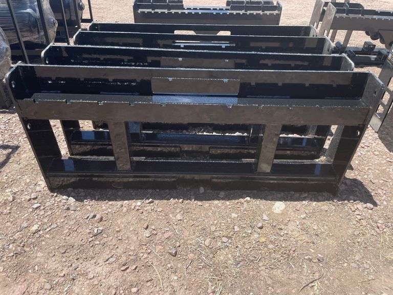 New Wolverine skid steer back plate image