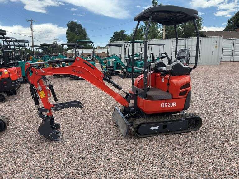 2025 CFG QK20R Mini Excavator — 23 HP Gas, 1-Ton Class, Hydraulic Thumb image