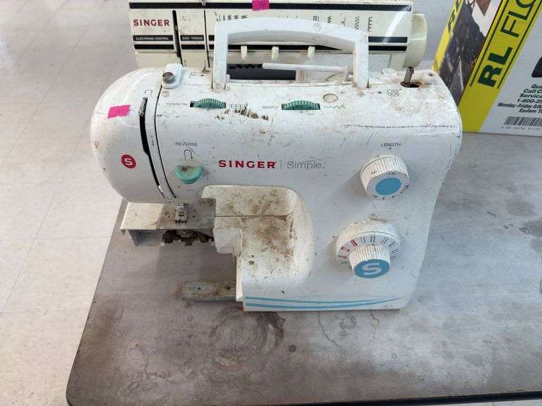 Singer sewing machine image