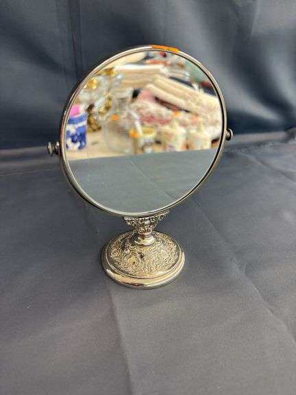 Vintage makeup mirror image